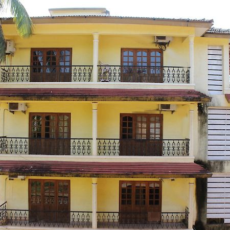 Oyo 7333 V Palms Hotel Кандолим Екстериор снимка